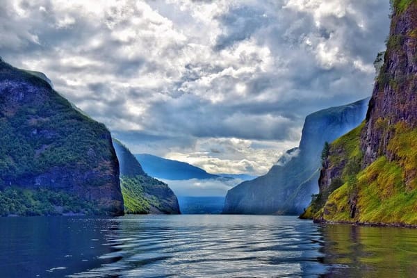 The Midnight Train: A Mysterious Journey Across Norway